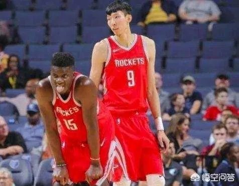 周琦被火箭队裁员，回CBA和留NBA，哪种选择更利于周琦篮球生涯发展？