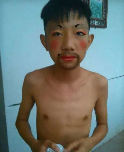 求丑女照片，不要网络红人的，越丑越好