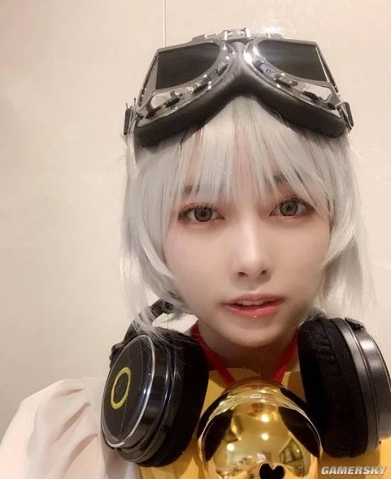 日本女主播边泡温泉边打游戏 到底坑没坑队友?