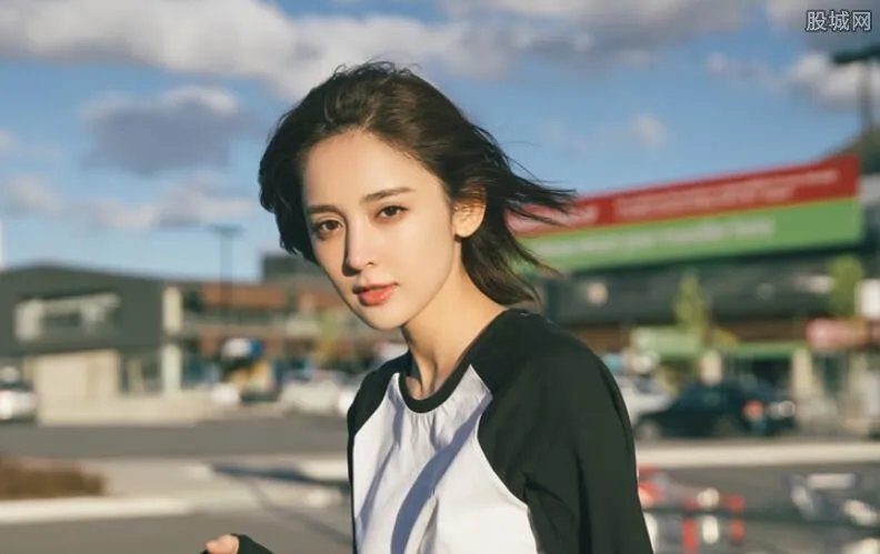 娜扎双乳离罩尴尬镜头曝光 女神形象尽毁