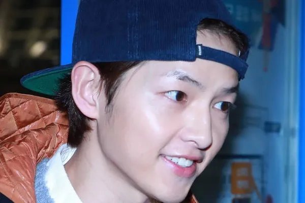 宋仲基离婚近照曝光,为何网友的关注点全在他的帽子上?