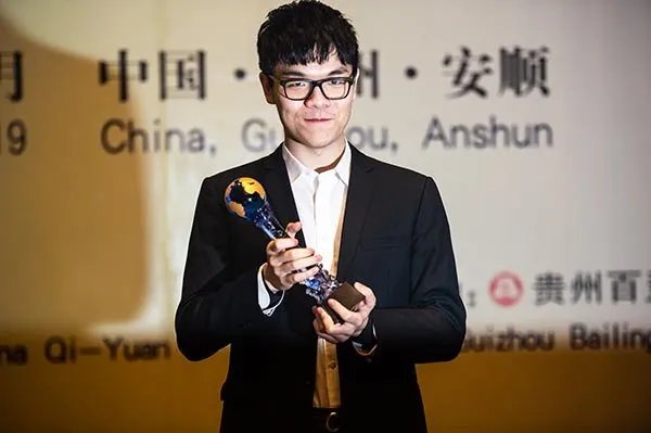 柯洁三星杯击败申真谞夺冠，柯洁在夺冠之后有何表示？