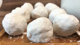 第一次尝试自制滚元宵，抹茶巧克力馅，简单又美味！