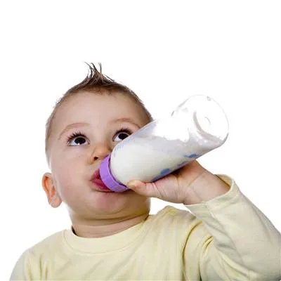 婴儿老是吐奶是怎么回事