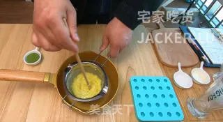 第一次尝试自制滚元宵，抹茶巧克力馅，简单又美味！