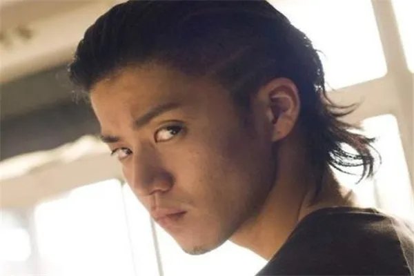 10大日本高颜值男明星：小栗旬上榜，木村拓哉第一