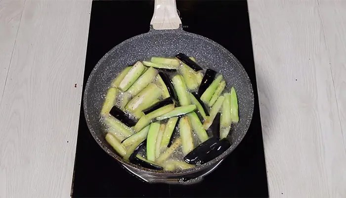 红烧茄子的简单做法 怎么做红烧茄子