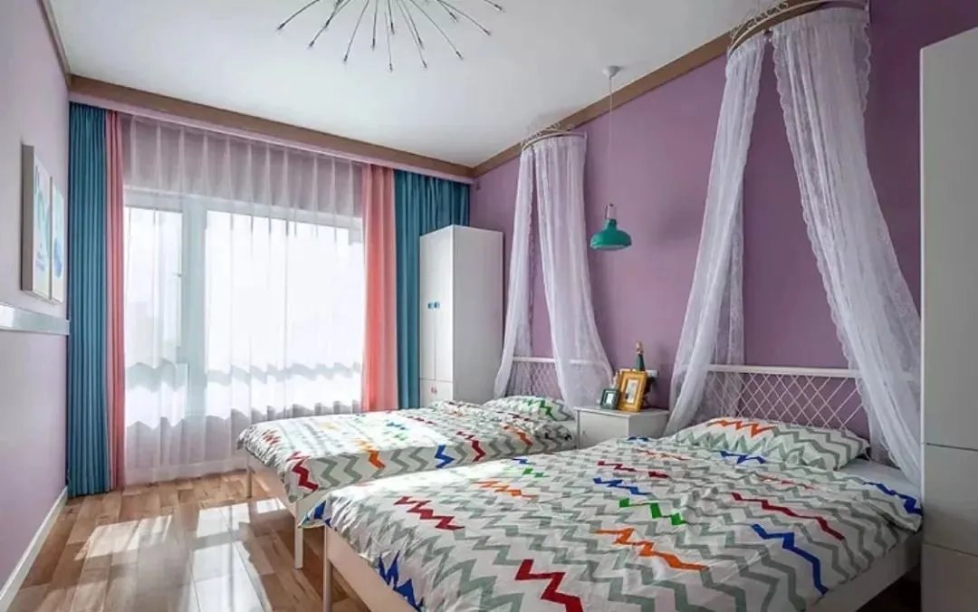 双人床的儿童房相比上下铺，哪个更好？