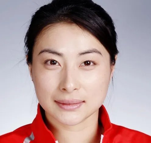 郭晶晶座驾曝光，嫁给霍启刚后车库首公开，为什么王思聪看了都自叹不如呢？