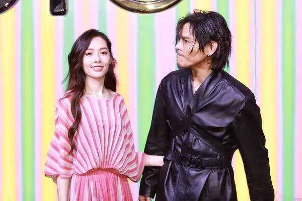 郭碧婷深夜发文，和向佐有多大的关系？