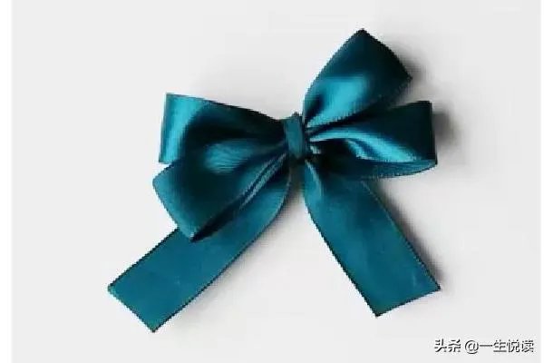 双蝴蝶结的系法图解？