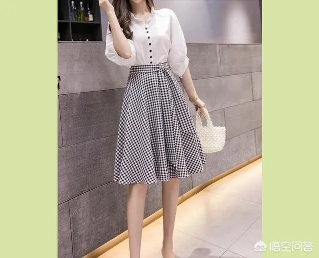 今年秋季流行什么衣服？