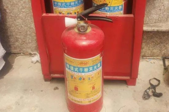 灭火器的使用方法四步