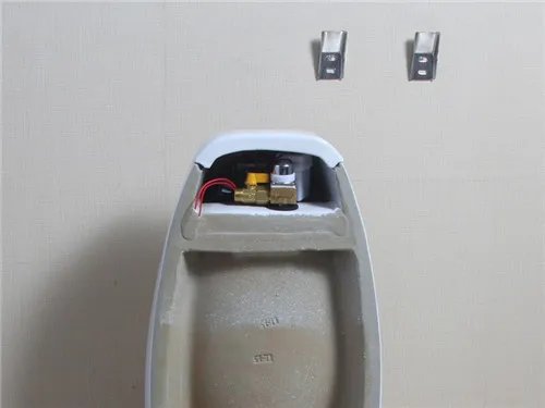 小便斗怎么安装