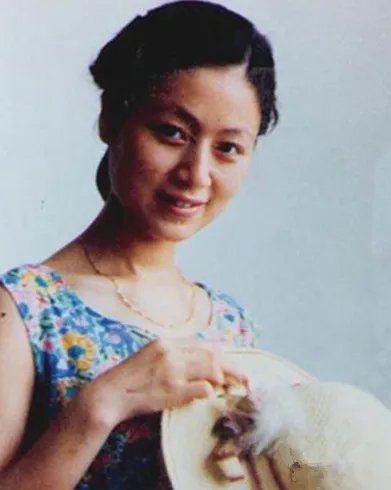 余秋雨老婆李红是谁 揭两人离婚原因