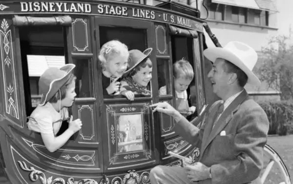 第一个迪士尼乐园酒店