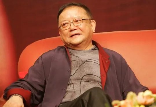 王刚首次回应砸宝事件，砸宝的真相是什么？真品还是赝品?