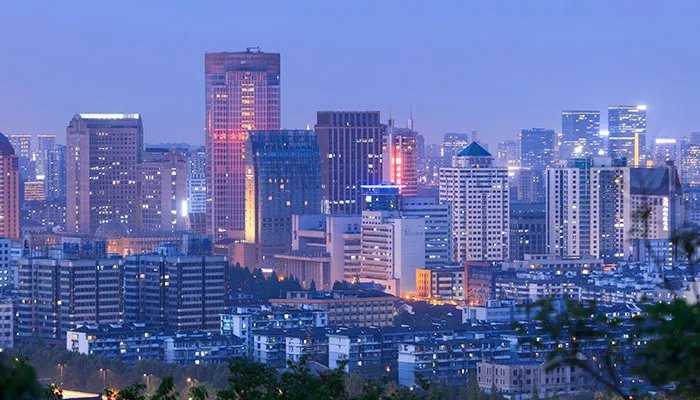 一路平安打一城市名