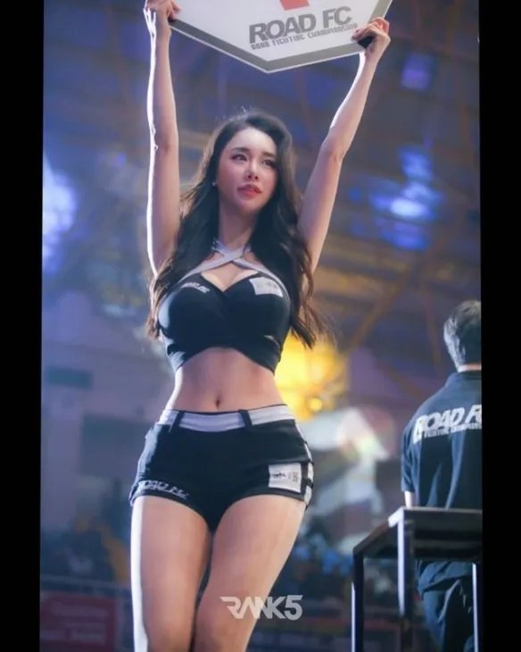 从校花到举牌女郎!前凸后翘韩国模特candyseul美图!