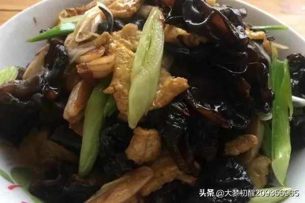 木耳炒鸡蛋怎么做？