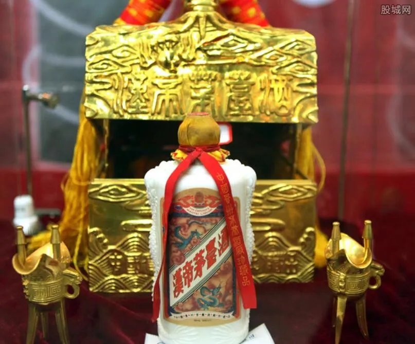 茅台酒瓶回收价格多少？茅台空瓶四五百元一个