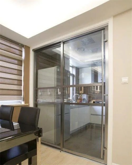 室内厨房门装修效果图 美观实用厨房门设计