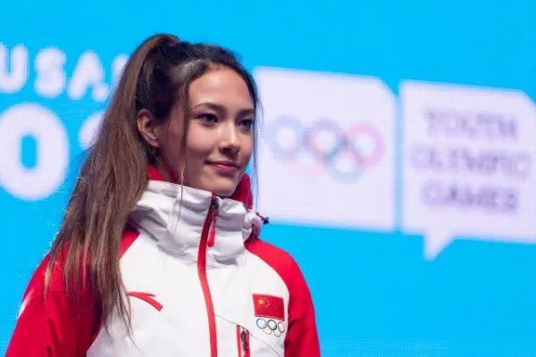 网友在街头偶遇了谷爱凌跑步，她的身上有哪些值得我们学习的精神？