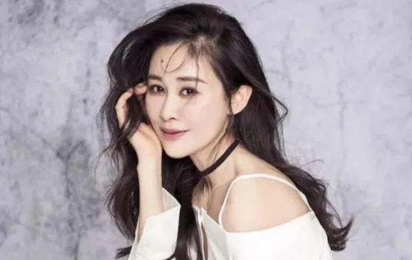 演员周扬的个人资料以及她演过的电视电影？