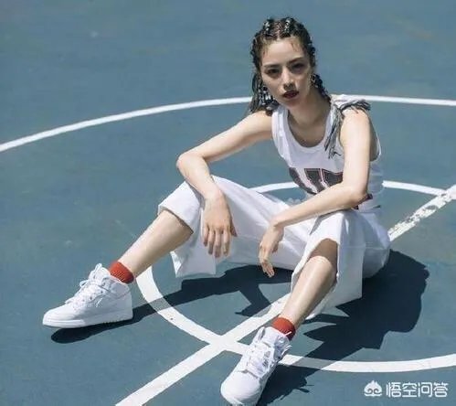 有哪些好看的女生AJ搭配？