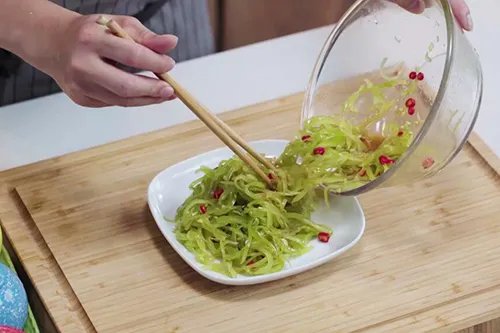 凉拌莴笋丝的做法 家常凉拌莴笋丝做法大全