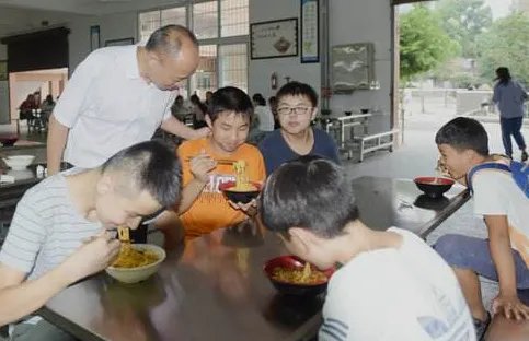 什么是关爱学生？