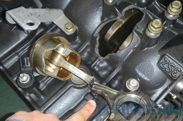 发动机进水有什么影响？汽车发动机进水后怎么办？