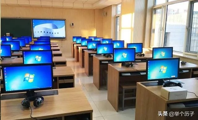 什么叫做多媒体教学，多媒体教学的好处和缺点是什么？ ？