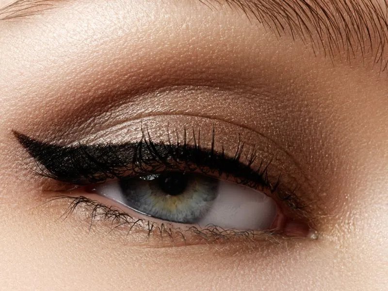 眼睛蒙蒙的是什么回事