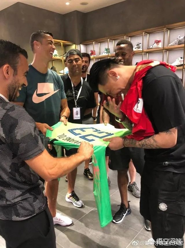 C罗中国行期间，为何会面中国球员王大雷？