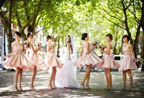 伴娘要做什么发型 四款简单伴娘发型扎法步骤