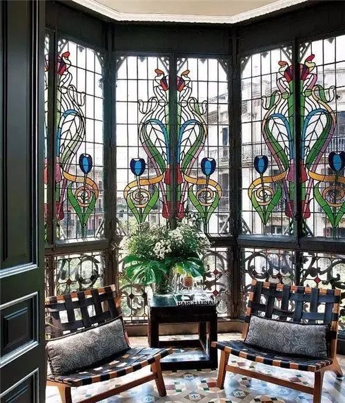 彩色玻璃窗效果图 家装彩色玻璃种类