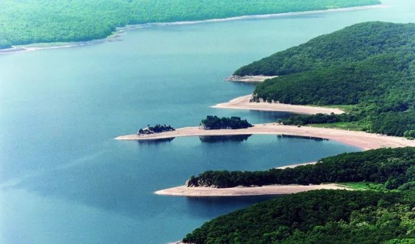 镜泊湖在什么地方？