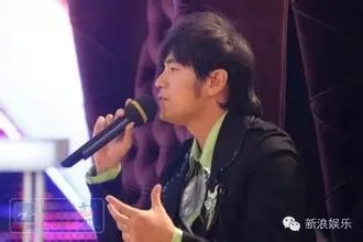 周杰伦取下假发头发稀疏秃顶照片 周杰伦头发怎么变多的是假的吗