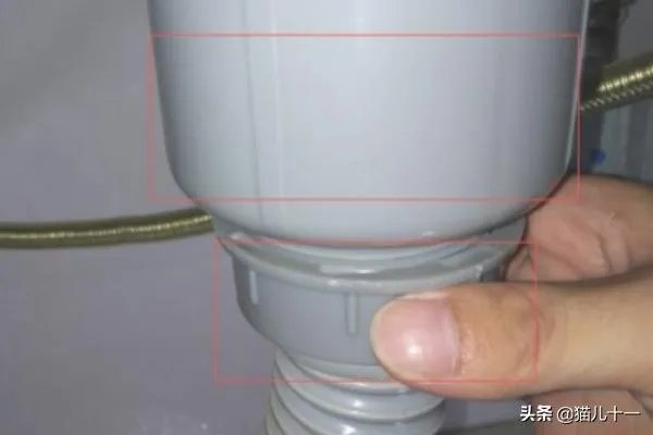 厨房下水管发臭如何更换？