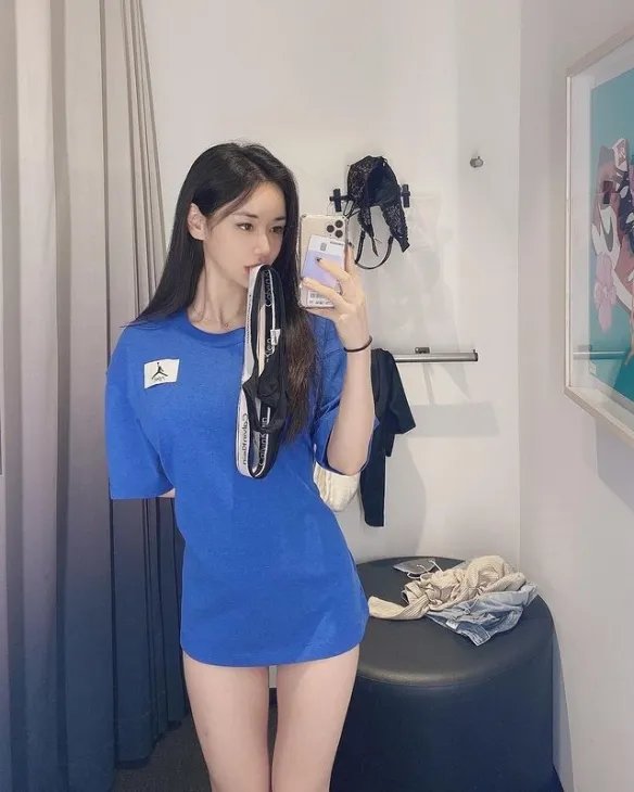 从校花到举牌女郎!前凸后翘韩国模特candyseul美图!