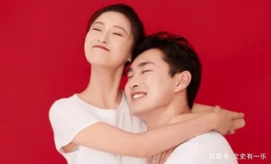 王彦霖和艾佳妮在三亚结婚，伴郎团接亲把新郎扔进水池，这是玩过头了吗？