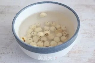 银耳莲子汤