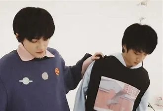 宋亚轩、刘耀文唱《康定情歌》，他们二人的舞台表现力如何？