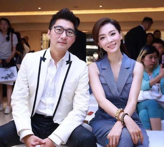 陈数老公发合照引争议，