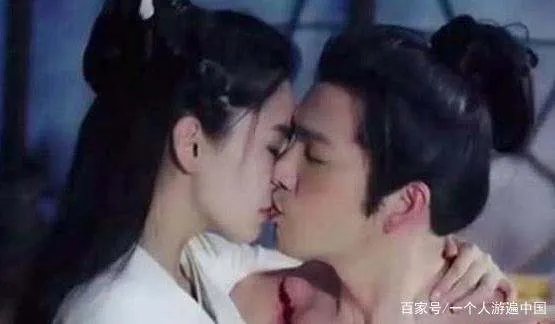 明星拍吻戏为了不用真亲，各种道具也是绝了，还不如不用呢，你怎么看？