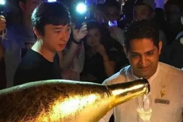 33岁王思聪过生日，现场到底有多奢华？