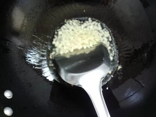 爆炒香肠怎么做好吃，爆炒香肠的家常做法