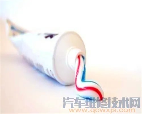 8种汽车车身玻璃划痕修复方法