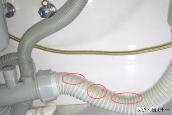 厨房下水管发臭如何更换？